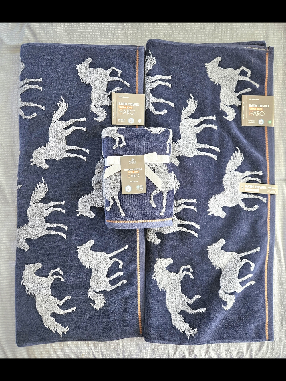 NWT CARO Reversible Horse Print Bath Towel Set – 2 Bath Towels & 2 Hand Towels